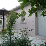 Stavlos Daire *